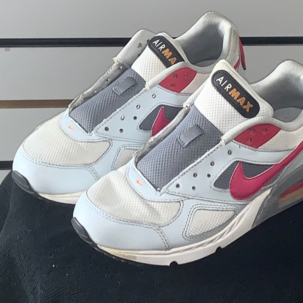 Nike Air Max Woman’s Size 7 White with Pink swoosh